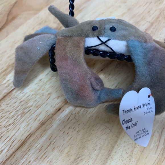 Claude have the crab Ty toy - Picture 5 of 6